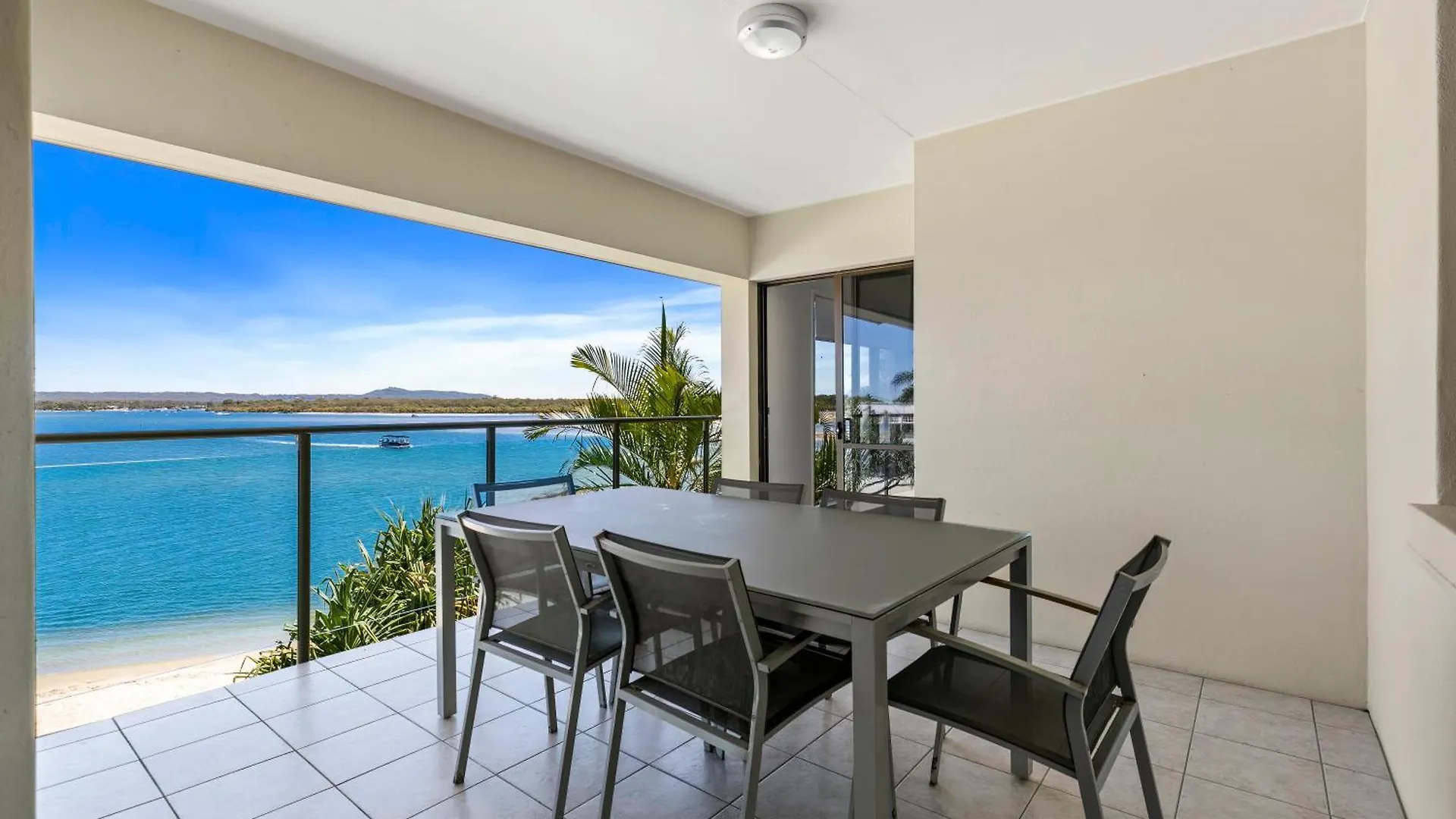 ****  Culgoa Point Beach Resort Noosa Heads Australia